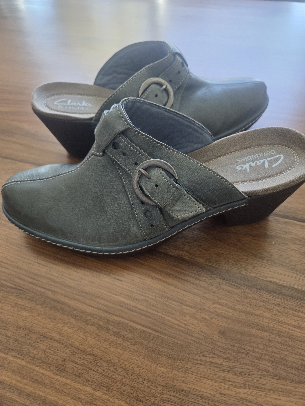 Clarks Bendables Blue Gray Leather Upper Slip-On Wedge Clogs, Women's Size 8